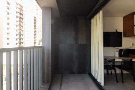Studio para alugar com 34m², 1 quarto e sem vaga Studio para alugar com 34m², 1 quarto e sem vagaVaranda
