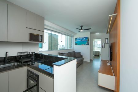 Cozinha de apartamento para alugar com 1 quarto, 44m² em Barro Preto, Belo Horizonte