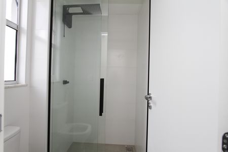Banheiro  de kitnet/studio para alugar com 1 quarto, 44m² em Barro Preto, Belo Horizonte