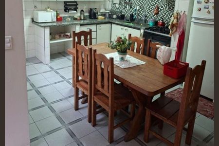Casa à venda com 3 quartos, 177m² em Jardim Caravelas, São Paulo