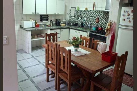 Casa à venda com 177m², 3 quartos e sem vaga