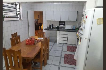 Casa à venda com 3 quartos, 177m² em Jardim Caravelas, São Paulo