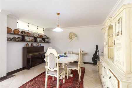 Casa à venda com 4 quartos, 238m² em Jardim Morumbi, São Paulo