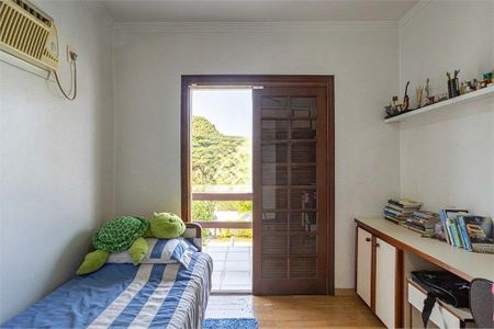 Casa à venda com 238m², 4 quartos e 4 vagas