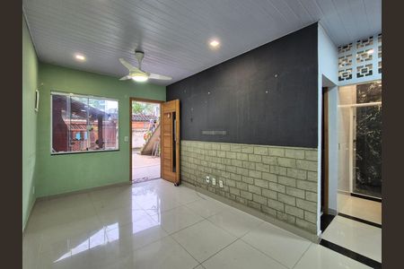 Casa de Condomínio para alugar com 2 quartos, 113m² em Vargem Grande, Rio de Janeiro