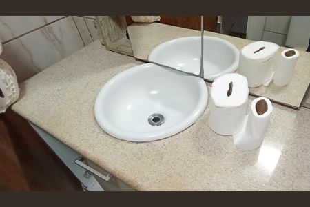Casa à venda com 117m², 2 quartos e sem vagaBanheiro social