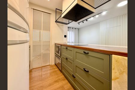 Cozinha de apartamento para alugar com 2 quartos, 50m² em Cidade Monções, São Paulo