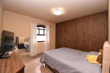 Casa à venda com 600m², 2 quartos e 5 vagasQuarto 2