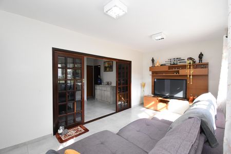 Casa à venda com 600m², 2 quartos e 5 vagasSala