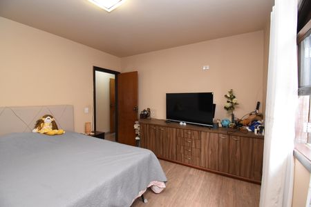 Casa à venda com 600m², 2 quartos e 5 vagasQuarto 2