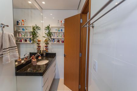 Apartamento à venda com 113m², 2 quartos e 2 vagas Apartamento à venda com 113m², 2 quartos e 2 vagasBanheiro da Suíte
