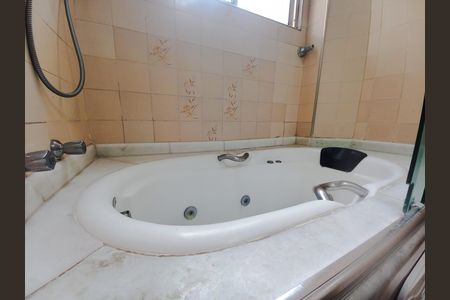 Apartamento à venda com 85m², 2 quartos e sem vaga Apartamento à venda com 85m², 2 quartos e sem vagaBanheira