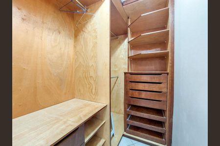 Apartamento à venda com 90m², 3 quartos e 2 vagas Apartamento à venda com 90m², 3 quartos e 2 vagasCloset da suíte