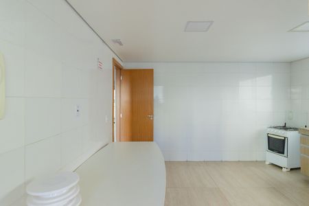 Apartamento à venda com 44m², 2 quartos e 1 vaga Apartamento à venda com 44m², 2 quartos e 1 vagaÁrea comum - Salão de festas