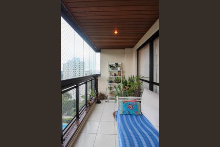 Apartamento para alugar com 160m², 4 quartos e 4 vagas Apartamento para alugar com 160m², 4 quartos e 4 vagasVaranda