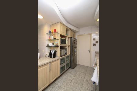 Apartamento para alugar com 160m², 4 quartos e 4 vagas Apartamento para alugar com 160m², 4 quartos e 4 vagasCozinha