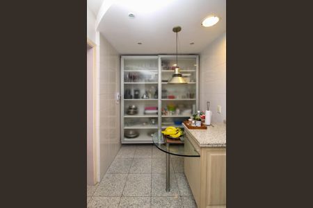 Apartamento para alugar com 160m², 4 quartos e 4 vagas Apartamento para alugar com 160m², 4 quartos e 4 vagasCozinha