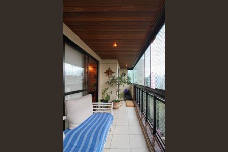 Apartamento para alugar com 160m², 4 quartos e 4 vagas Apartamento para alugar com 160m², 4 quartos e 4 vagasVaranda