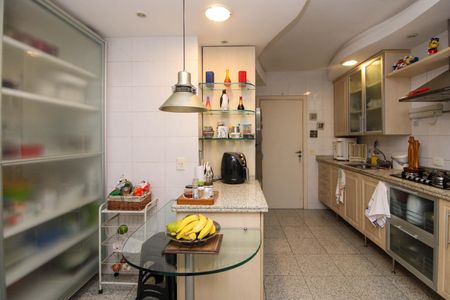 Apartamento para alugar com 160m², 4 quartos e 4 vagas Apartamento para alugar com 160m², 4 quartos e 4 vagasCozinha