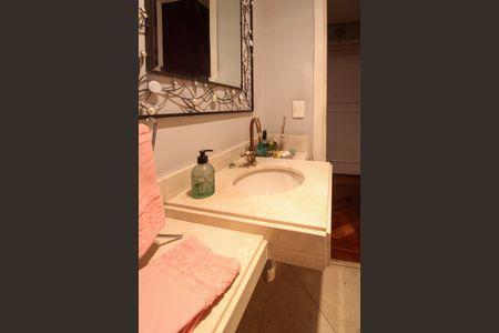 Apartamento para alugar com 160m², 4 quartos e 4 vagas
