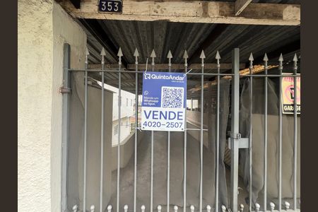 Casa à venda com 400m², 2 quartos e 2 vagas Casa à venda com 400m², 2 quartos e 2 vagasFachada - placa instalada