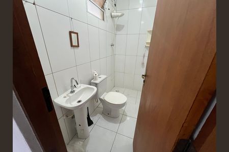 Casa à venda com 400m², 2 quartos e 2 vagas Casa à venda com 400m², 2 quartos e 2 vagasBanheiro
