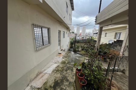 Casa à venda com 400m², 2 quartos e 2 vagas Casa à venda com 400m², 2 quartos e 2 vagasQuintal