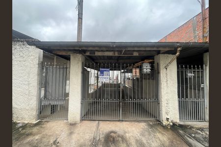 Casa à venda com 400m², 2 quartos e 2 vagas Casa à venda com 400m², 2 quartos e 2 vagasFachada
