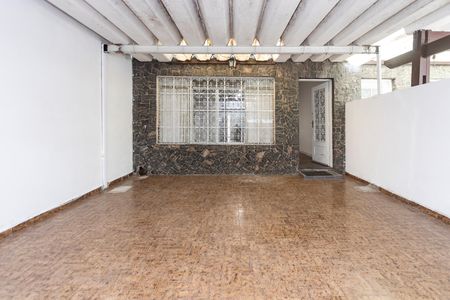 Garagem de casa para alugar com 3 quartos, 180m² em Parque Colonial, São Paulo