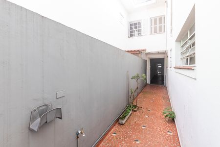 Corredor Lateral de casa para alugar com 3 quartos, 180m² em Parque Colonial, São Paulo