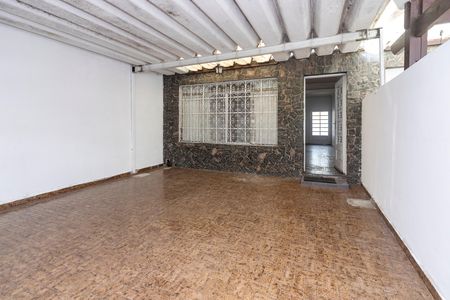 Garagem de casa para alugar com 3 quartos, 180m² em Parque Colonial, São Paulo