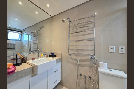 Apartamento à venda com 142m², 3 quartos e 2 vagas Apartamento à venda com 142m², 3 quartos e 2 vagasBanheiro 2 da Suíte 1