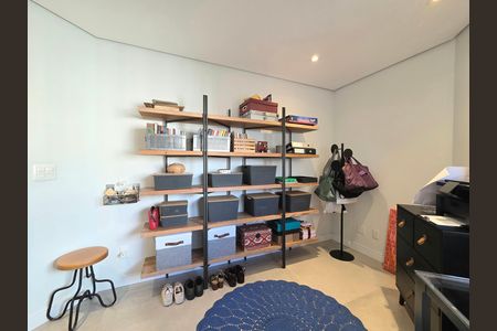 Apartamento à venda com 142m², 3 quartos e 2 vagas Apartamento à venda com 142m², 3 quartos e 2 vagasEscritório