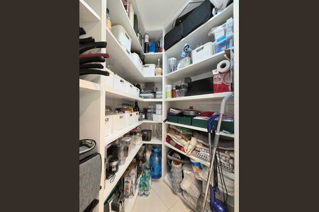 Apartamento à venda com 142m², 3 quartos e 2 vagas Apartamento à venda com 142m², 3 quartos e 2 vagasDespensa