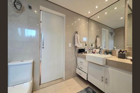 Apartamento à venda com 142m², 3 quartos e 2 vagas Apartamento à venda com 142m², 3 quartos e 2 vagasBanheiro 1 da Suíte 1