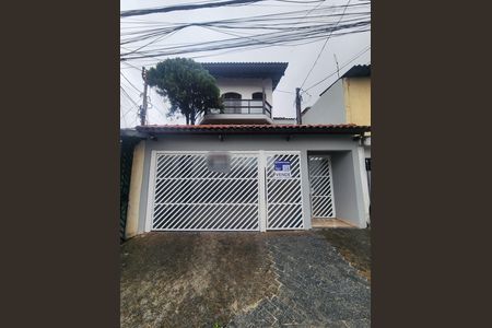 Casa à venda com 160m², 3 quartos e 4 vagas Casa à venda com 160m², 3 quartos e 4 vagasFachada