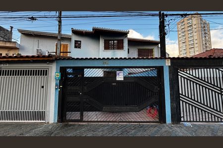 Casa à venda com 108m², 2 quartos e 2 vagasFachada