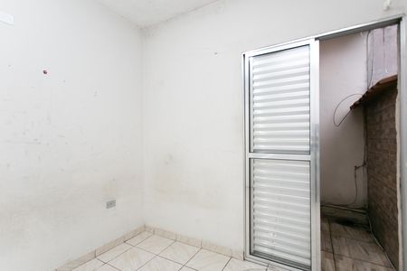 Quarto 2 de casa para alugar com 2 quartos, 28m² em Vila Aparecida, São Paulo