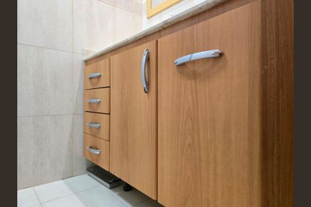 Apartamento à venda com 108m², 4 quartos e 2 vagas Apartamento à venda com 108m², 4 quartos e 2 vagasBanheiro da Suíte