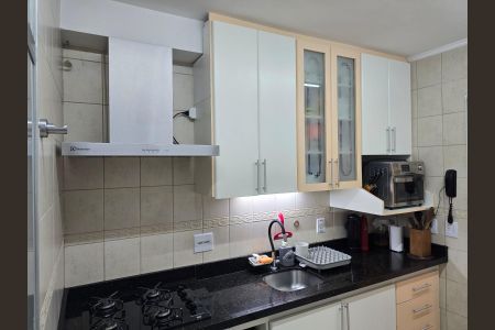 Apartamento à venda com 108m², 4 quartos e 2 vagas Apartamento à venda com 108m², 4 quartos e 2 vagasCozinha