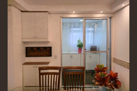 Apartamento à venda com 108m², 4 quartos e 2 vagas Apartamento à venda com 108m², 4 quartos e 2 vagasSala