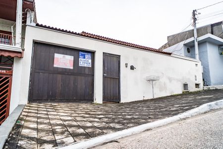 Casa para alugar com 250m², 3 quartos e 4 vagas Casa para alugar com 250m², 3 quartos e 4 vagasFachada