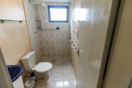 Banheiro de apartamento para alugar com 2 quartos, 68m² em Jardim Henriqueta, Taboão da Serra