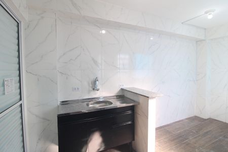 Cozinha de casa para alugar com 1 quarto, 45m² em Jardim Santa Barbara, São Paulo