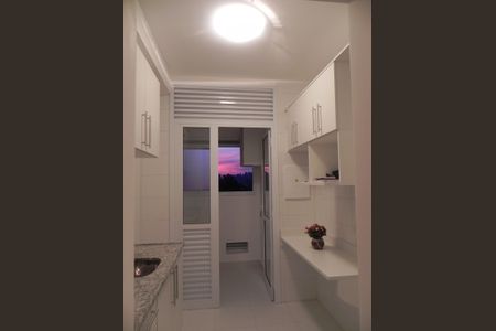 Cozinha de apartamento para alugar com 1 quarto, 45m² em Santo Amaro, São Paulo