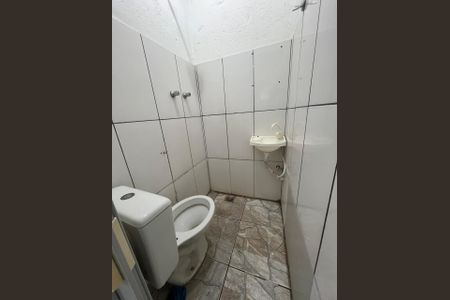 banheiro de kitnet/studio para alugar com 1 quarto, 11m² em Santo Andre, Belo Horizonte