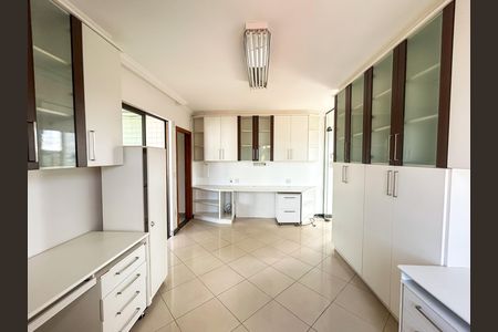 Apartamento para alugar com 364m², 4 quartos e 4 vagas