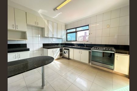 Apartamento para alugar com 364m², 4 quartos e 4 vagas
