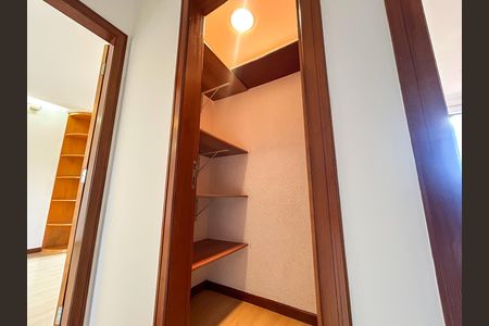 Apartamento para alugar com 364m², 4 quartos e 4 vagas