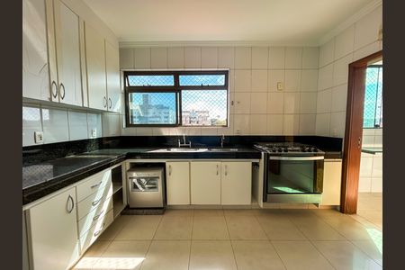 Apartamento para alugar com 364m², 4 quartos e 4 vagas